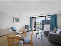 1 Bedroom Water View Lounge-BreakFree Grand Pacific