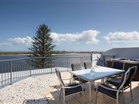 3 Bedroom Rooftop Waterfont-BreakFree Grand Pacific